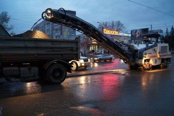 В 2013 году капремонт на ул. Ленина в Бердске не делали. Провели ямочный ремонт. Осенью срезали образовавшуюся в асфальте колею. В этом году должны начать глобальную этой реконструкцию улицы