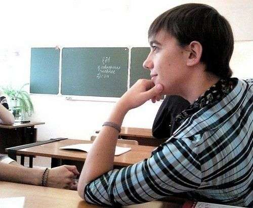 Алексей Снакин - выпускник школы №5 города Бердска. 9 декабря 2013 года ему исполнилось 20 лет. Был найден повешенным в армии 17 февраля 2014 года - за 4 месяца до дембеля. Фото vk.com