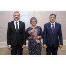 Губернатор и председатель заксобрания региона поздравили Елену Манченко 