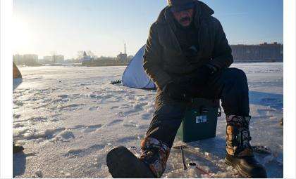 Рыбаков и автомобилистов-экстремалов на льду штрафуют