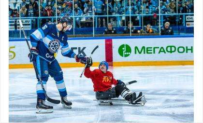 ХК "Сибирь" дружит со следж-хоккеистами