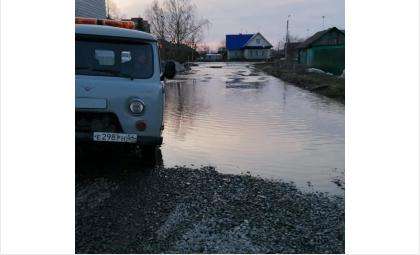 Талые воды идут в жилые дома в Бердске