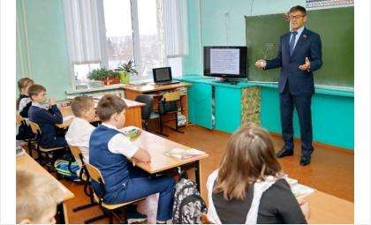 В Верх-Ирменской школе открыт класс имени Бугакова