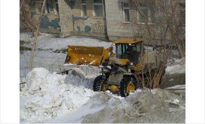 Из дворов проблемных многоквартирных домов снег уже вывезли